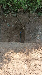 Alt text: ЈП Водовод и Канализација Гроцка цевовод у земљи.